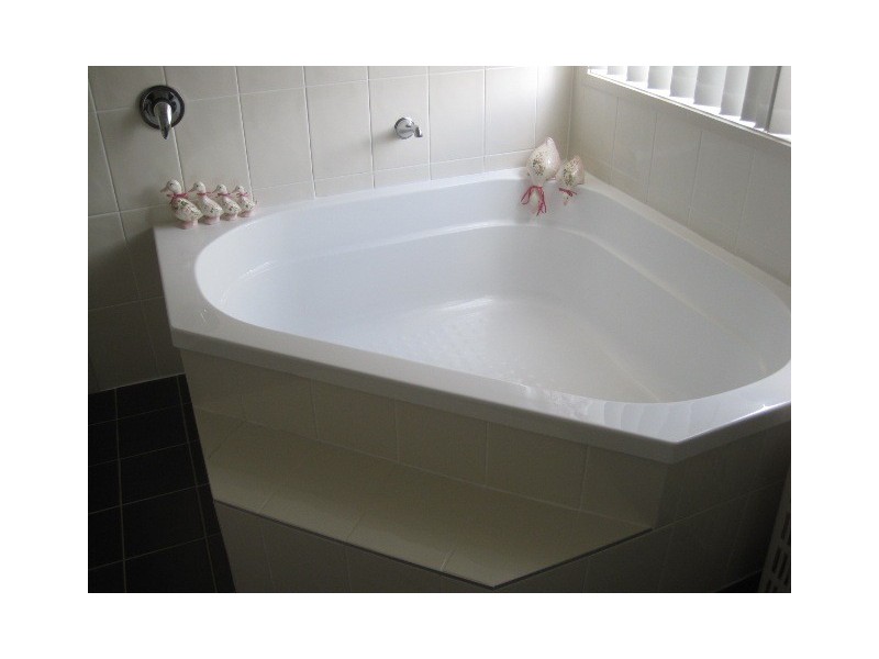 8 Rosewood Ct, Southside QLD 4570