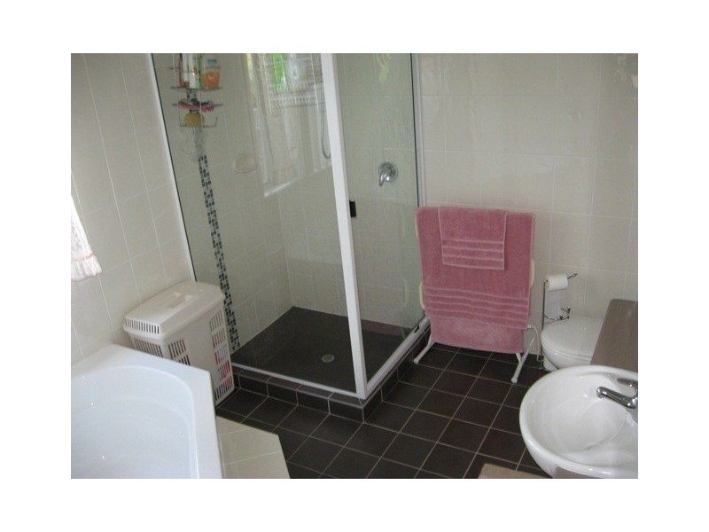 8 Rosewood Ct, Southside QLD 4570