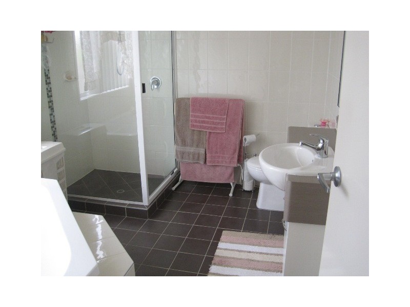 8 Rosewood Ct, Southside QLD 4570