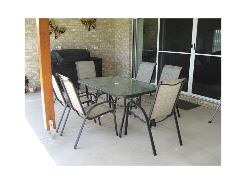 8 Rosewood Ct, Southside QLD 4570