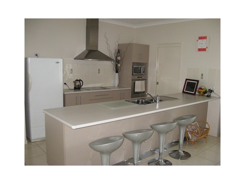 8 Rosewood Ct, Southside QLD 4570