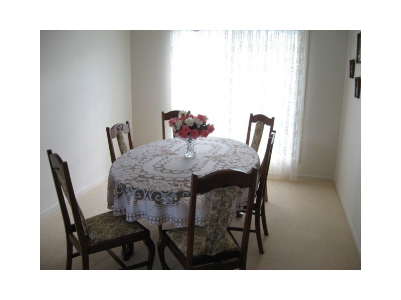 8 Rosewood Ct, Southside QLD 4570