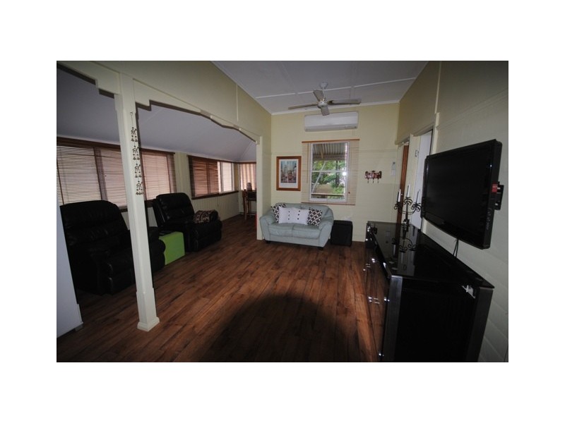 8 James St, Kilkivan QLD 4600