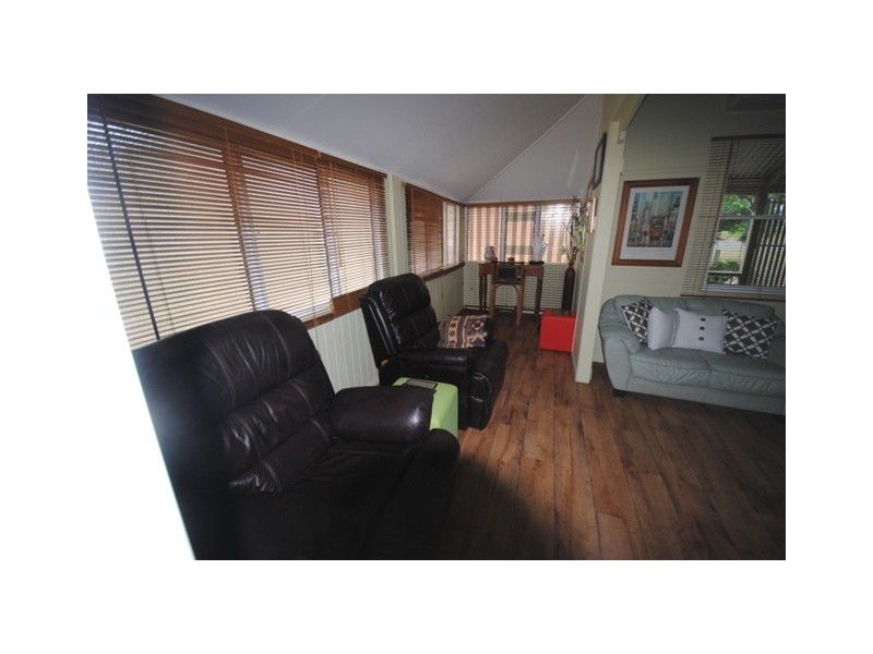 8 James St, Kilkivan QLD 4600