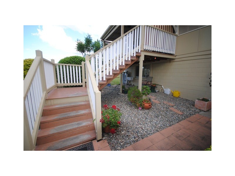 8 James St, Kilkivan QLD 4600