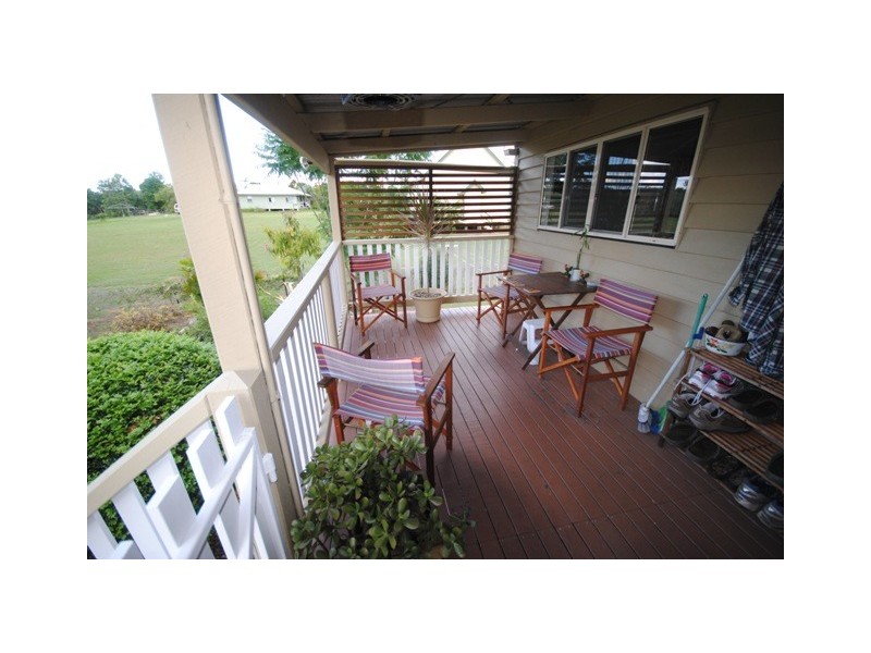 8 James St, Kilkivan QLD 4600
