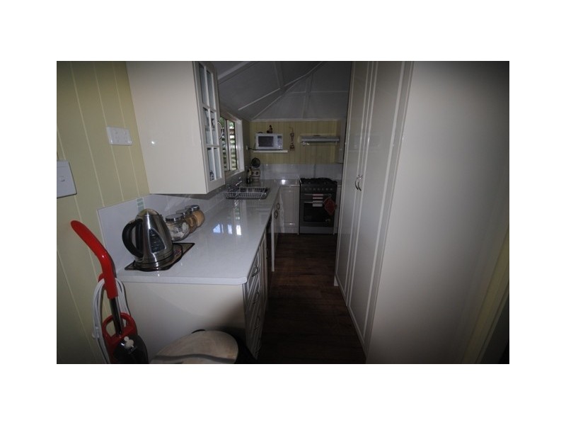 8 James St, Kilkivan QLD 4600