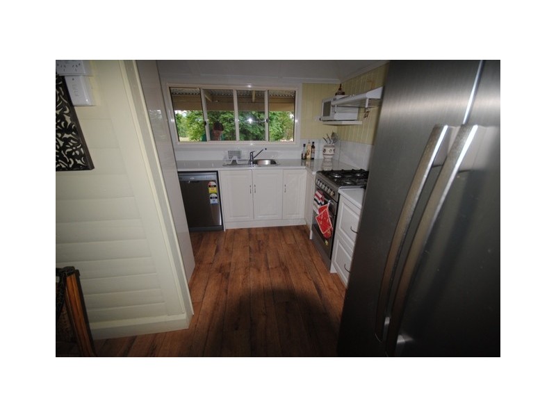 8 James St, Kilkivan QLD 4600