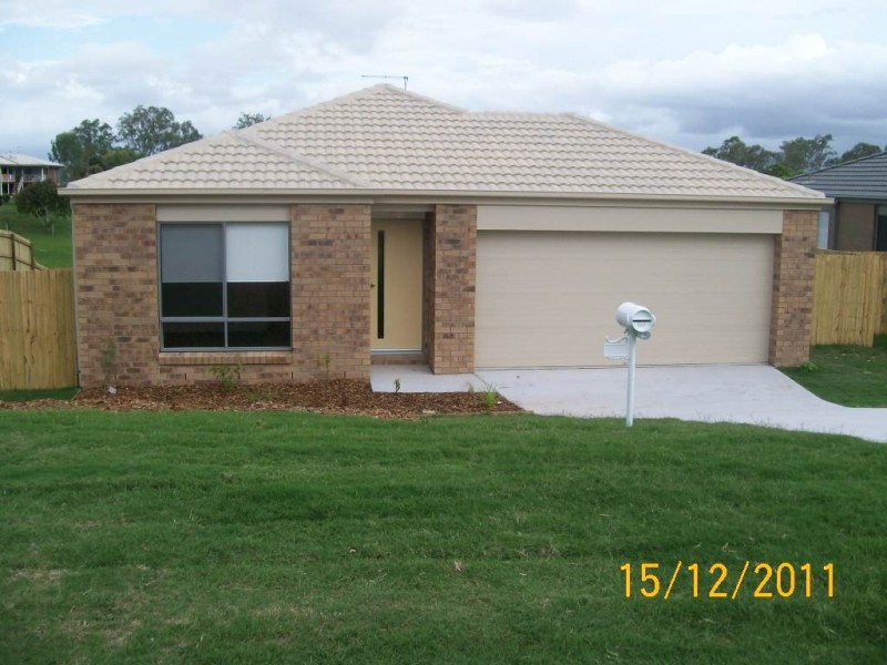 14 Bond Drive, Southside QLD 4570