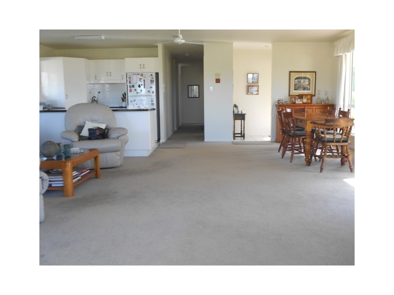 18 Kitt Cres, Kilkivan QLD 4600