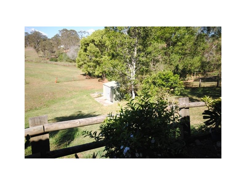 3 Dons, Araluen QLD 4570