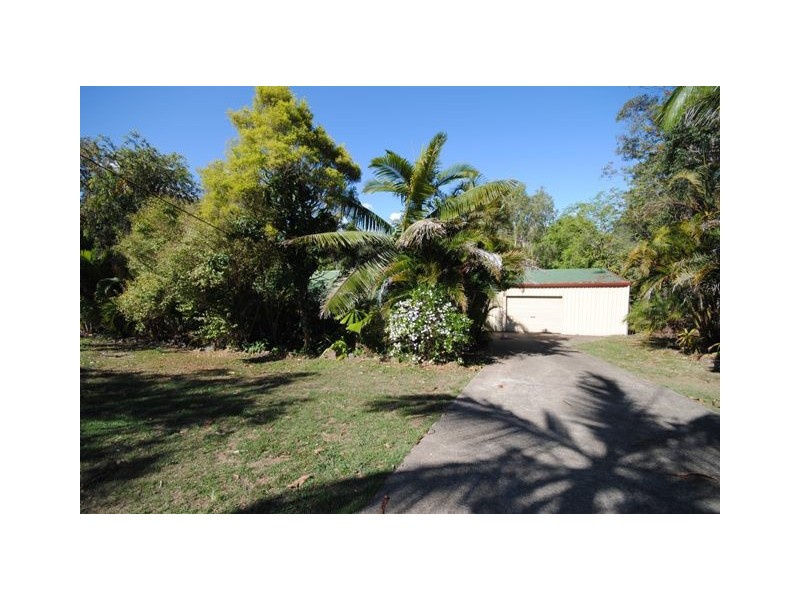 3 Dons, Araluen QLD 4570