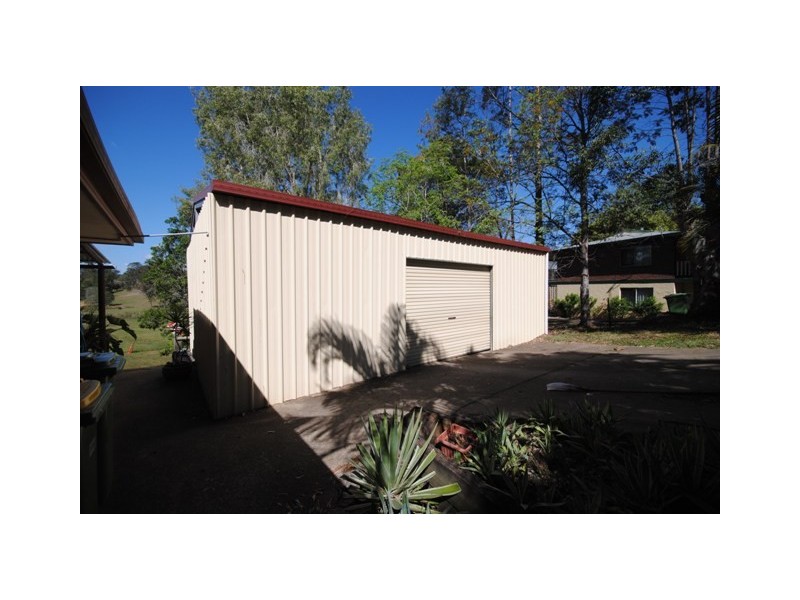 3 Dons, Araluen QLD 4570