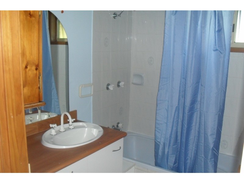 3 Dons, Araluen QLD 4570