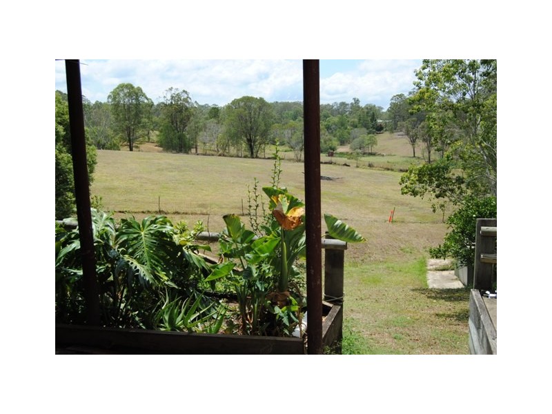 3 Dons, Araluen QLD 4570