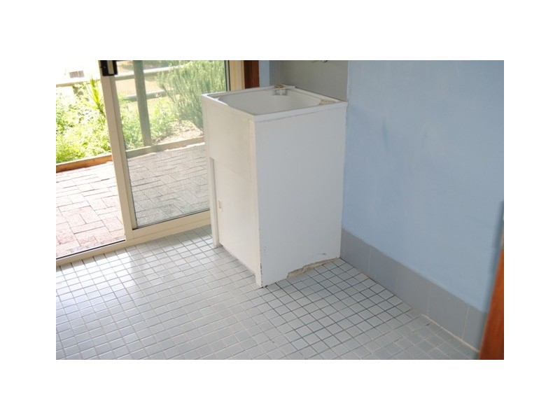 3 Dons, Araluen QLD 4570