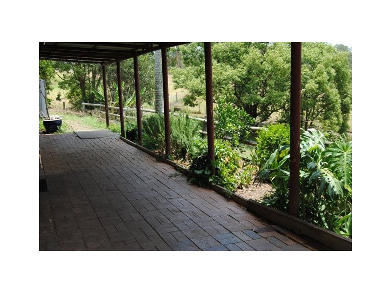 3 Dons, Araluen QLD 4570