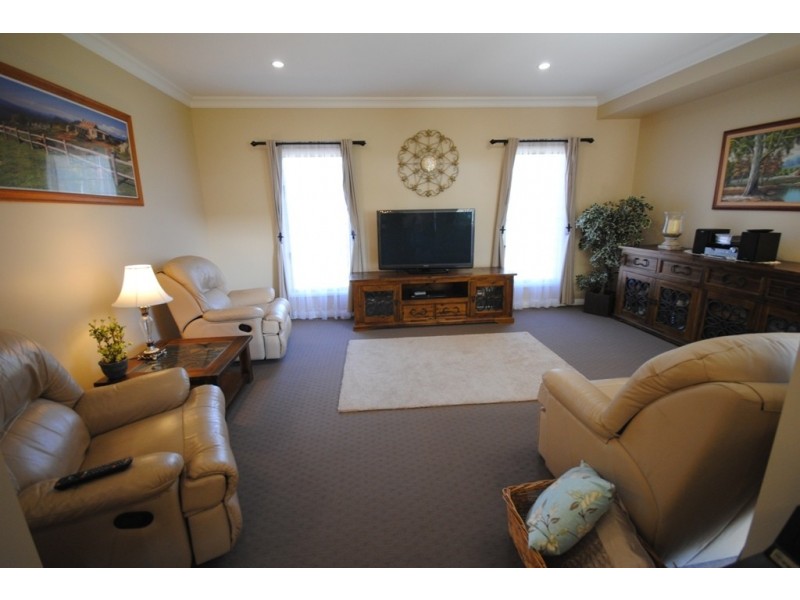 17 Azure Ave., Banks Pocket QLD 4570