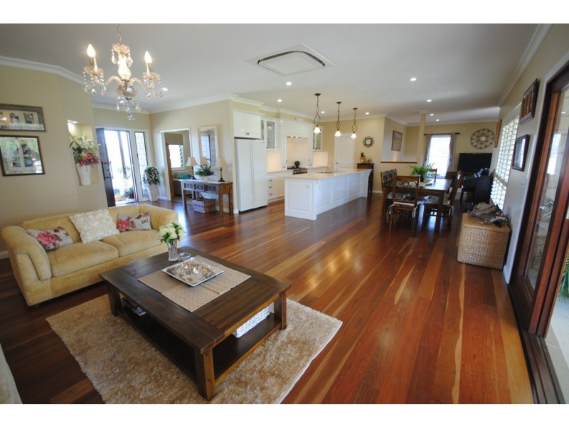 17 Azure Ave., Banks Pocket QLD 4570