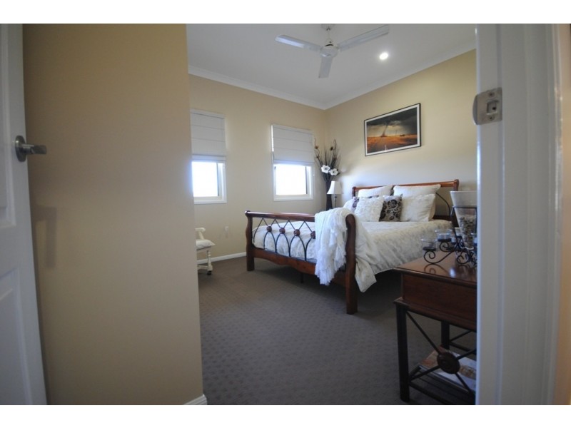 17 Azure Ave., Banks Pocket QLD 4570