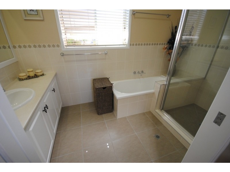 17 Azure Ave., Banks Pocket QLD 4570