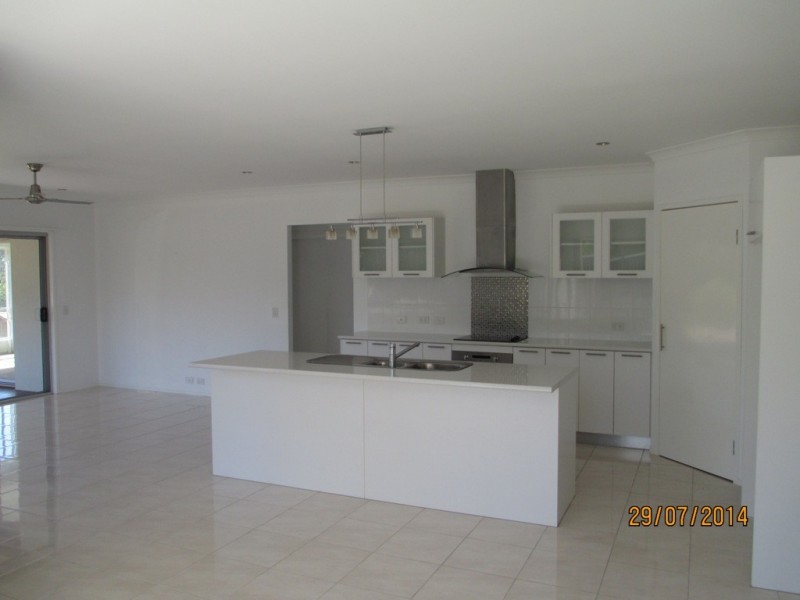 14 Suncrest Court, Southside QLD 4570