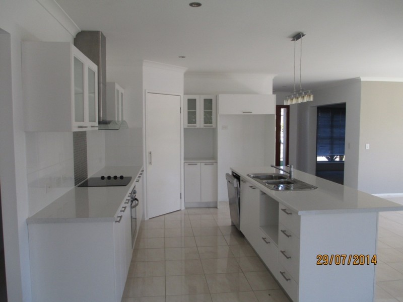 14 Suncrest Court, Southside QLD 4570