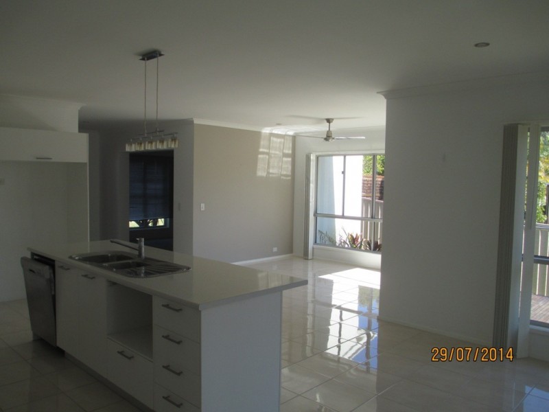 14 Suncrest Court, Southside QLD 4570