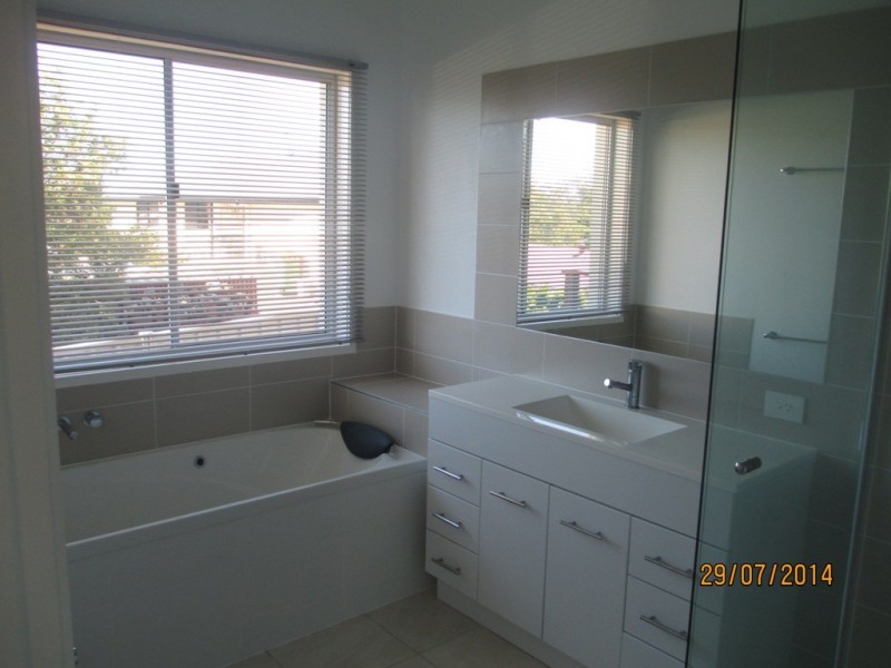 14 Suncrest Court, Southside QLD 4570
