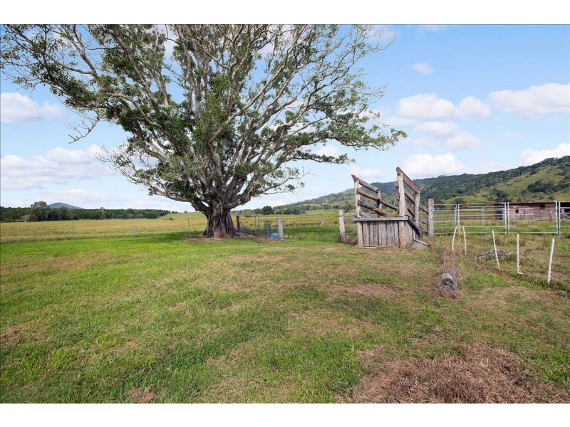 1718 Kin Kin Rd, Wolvi QLD 4570