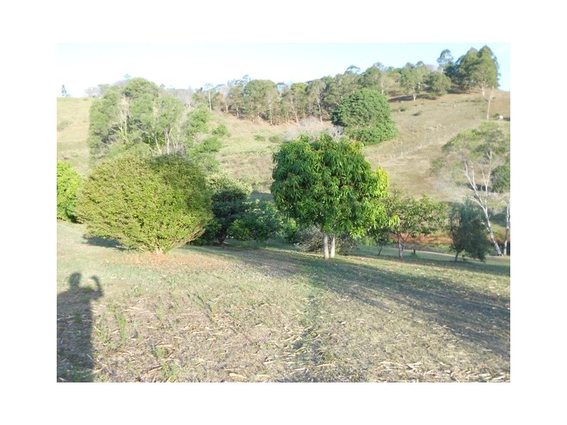 22 Highfield Rd, Chatsworth QLD 4570
