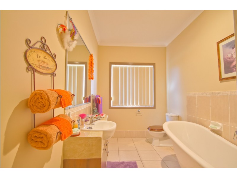 21 Endeavour Drive, Cooloola Cove QLD 4580