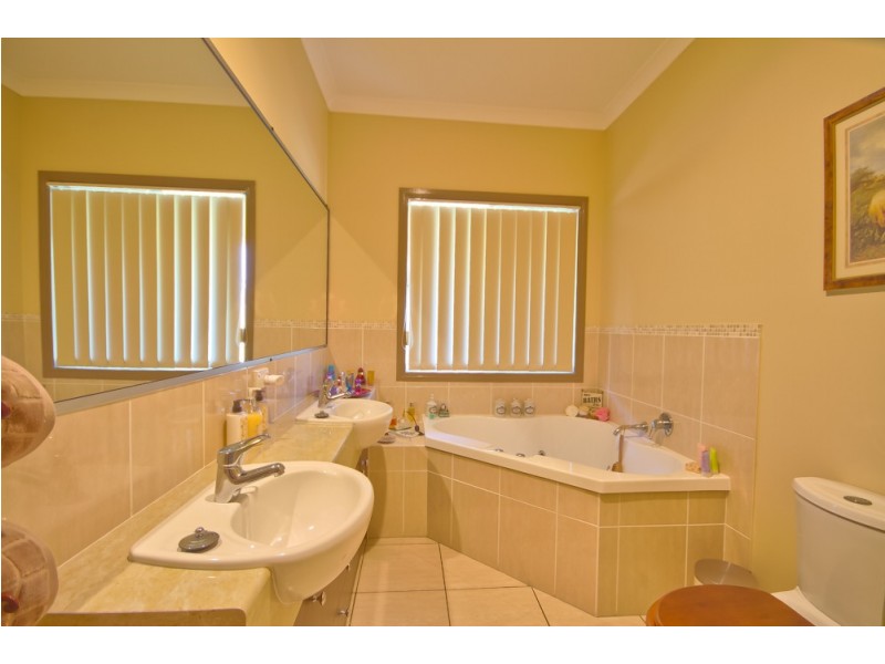 21 Endeavour Drive, Cooloola Cove QLD 4580