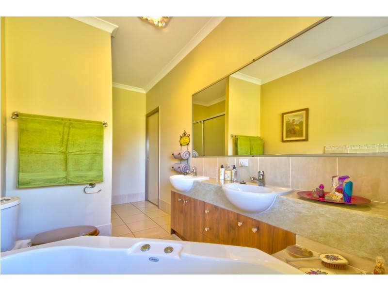 21 Endeavour Drive, Cooloola Cove QLD 4580
