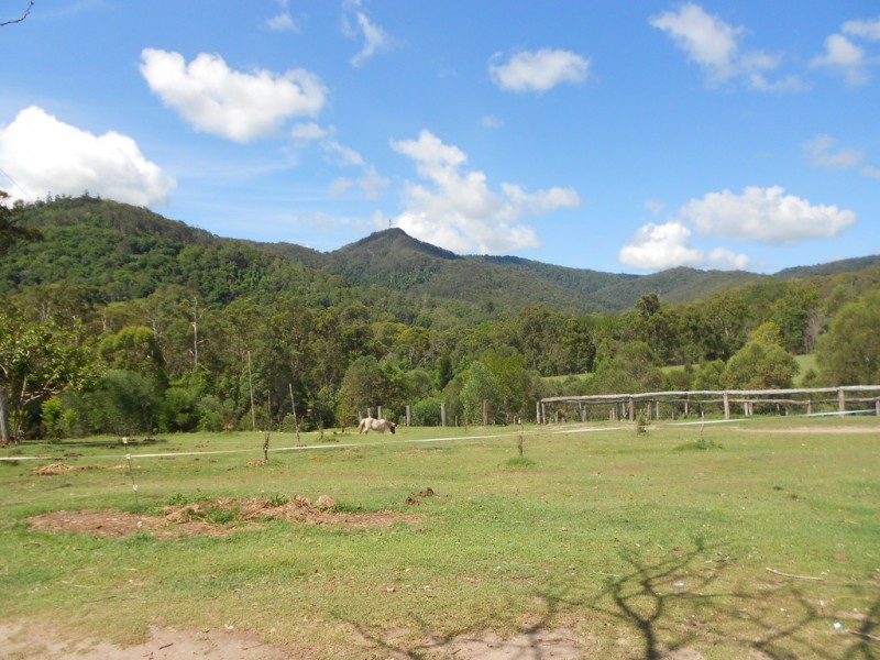 156 Hill rd, Mothar Mountain QLD 4570