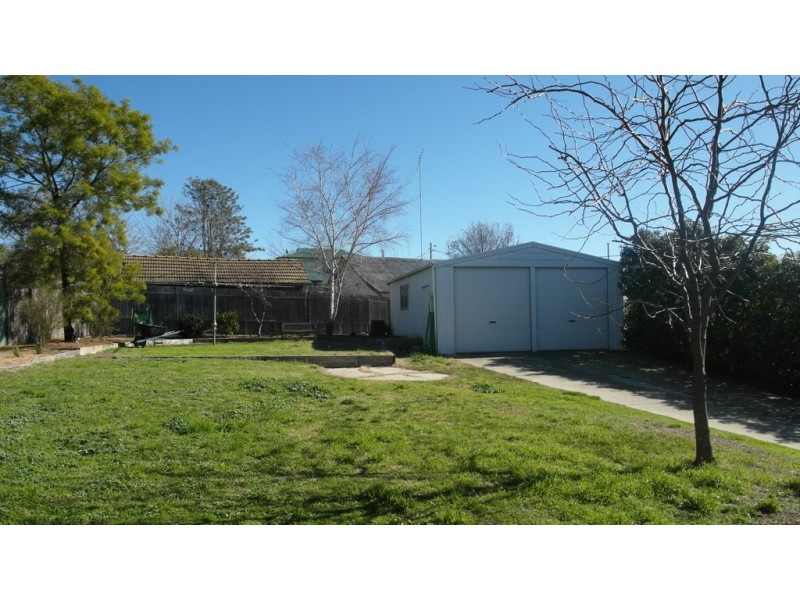 32 Thorpe Avenue, Queanbeyan NSW 2620