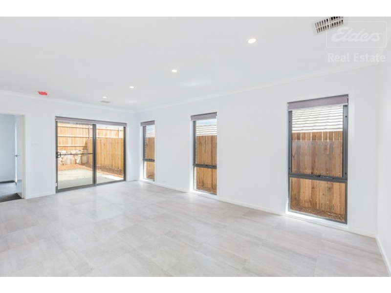 12 Ridings Road, Googong NSW 2620