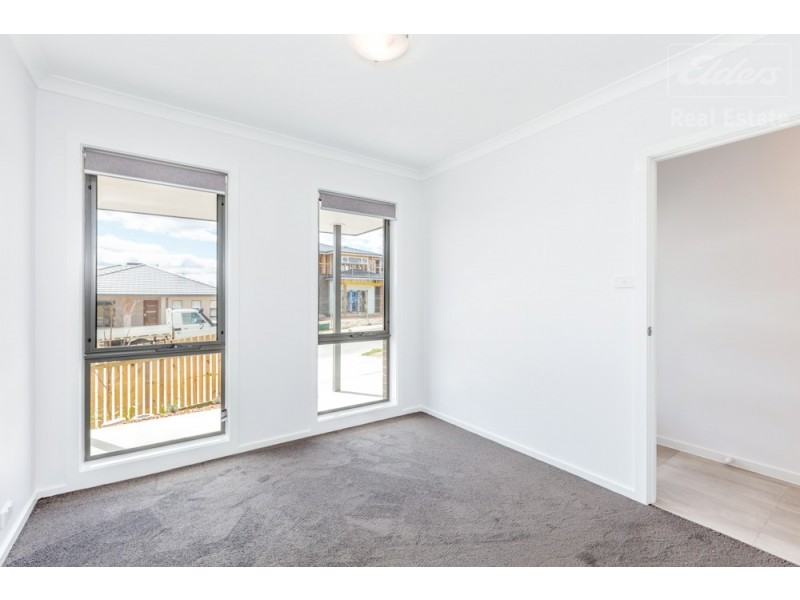 12 Ridings Road, Googong NSW 2620