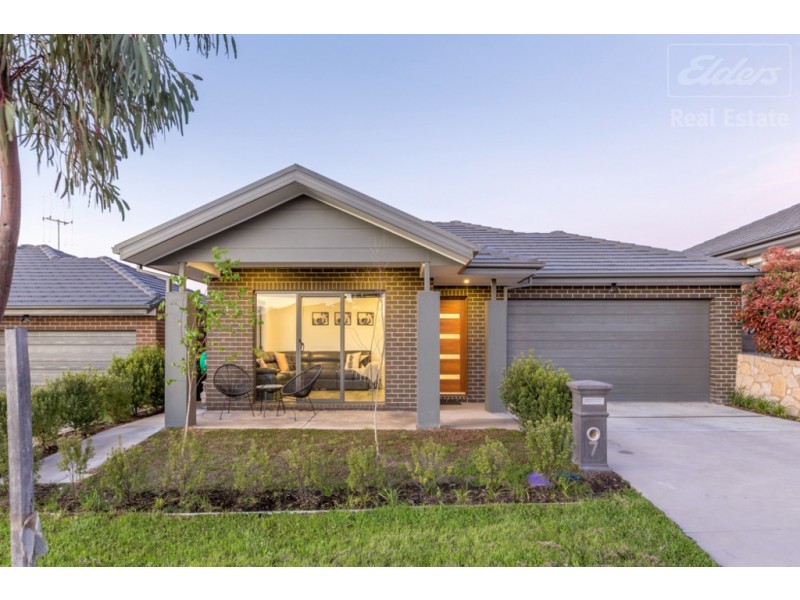 7 Carl Street, Googong NSW 2620
