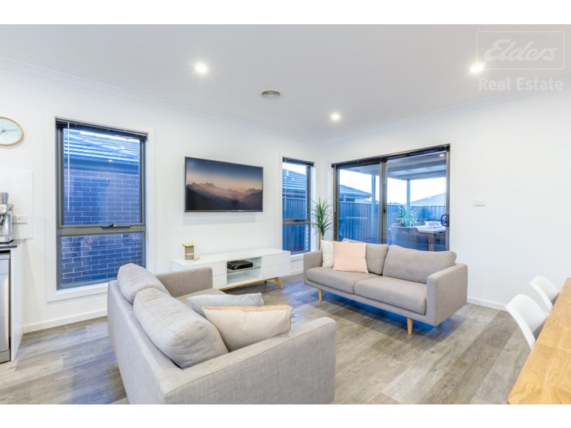 7 Carl Street, Googong NSW 2620