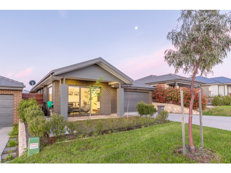 7 Carl Street, Googong NSW 2620