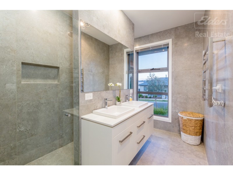 29 Baxter Loop, Googong NSW 2620