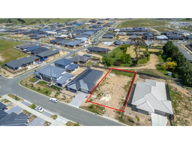 18 Graziers Road, Googong NSW 2620