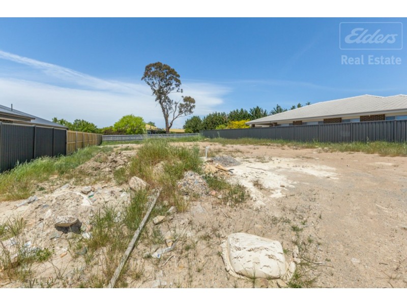 18 Graziers Road, Googong NSW 2620
