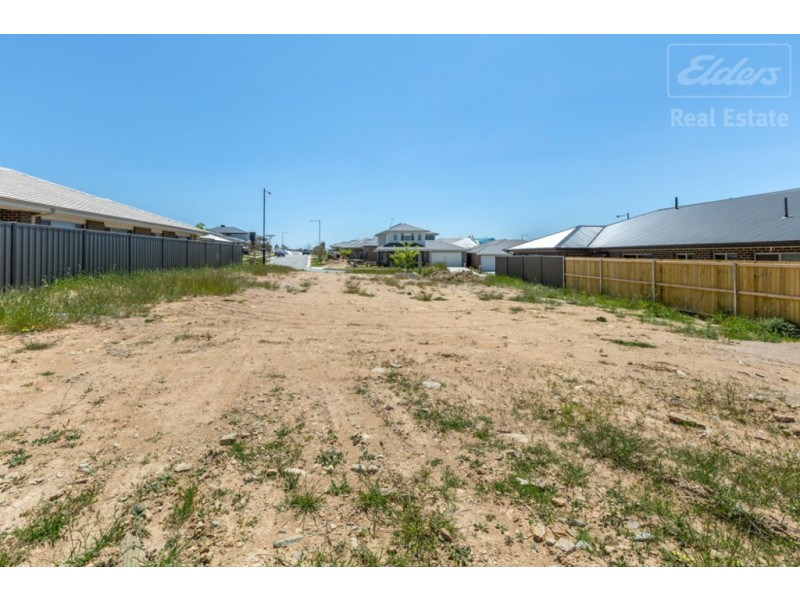 18 Graziers Road, Googong NSW 2620