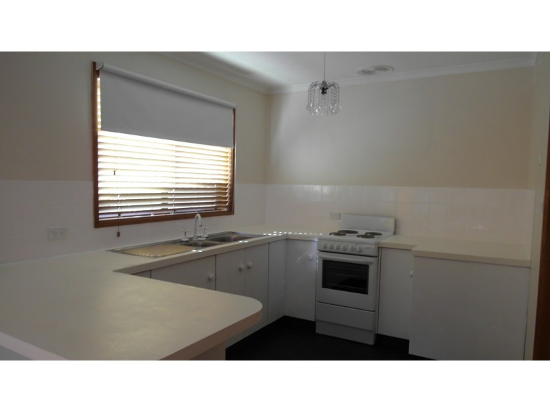 4 Myola Street, Queanbeyan NSW 2620