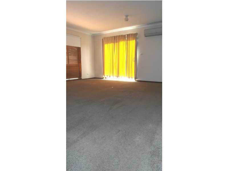 4 Myola Street, Queanbeyan NSW 2620