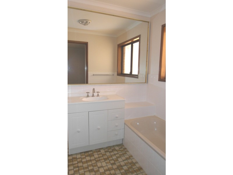 4 Myola Street, Queanbeyan NSW 2620