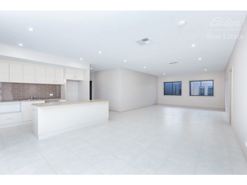 8 Dolly Street, Googong NSW 2620