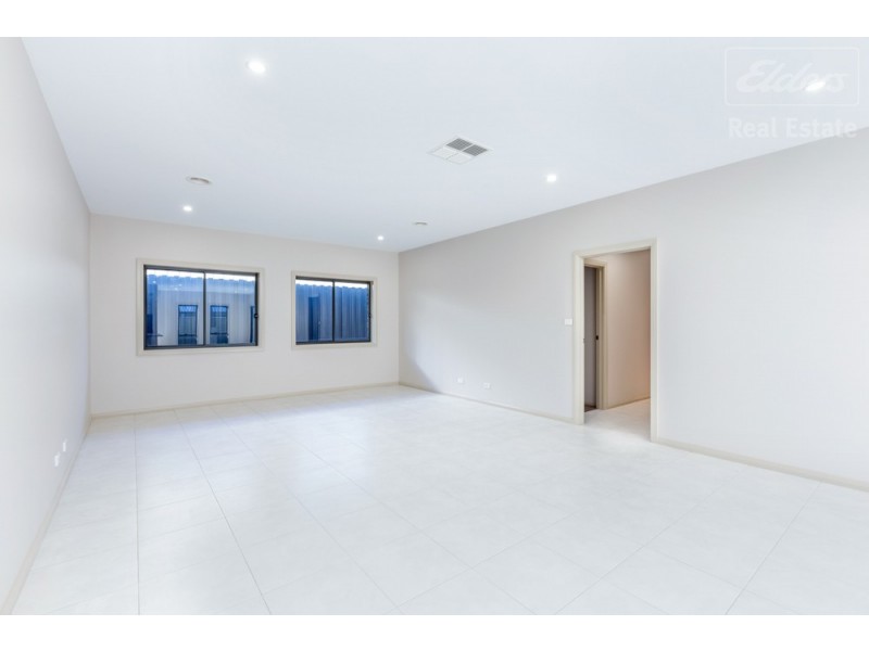 8 Dolly Street, Googong NSW 2620